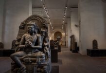 India’s Museums Are Changing How We Experience History Visitors exploring a modern Indian museum with historic artefacts and digital exhibits