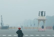 Delhi Air Quality Slips Into ‘Poor’ Category Prompting GRAP Stage 1 as Mumbai Remains Moderate Early morning smog and haze enveloping the India Gate monument and central boulevards in New Delhi.